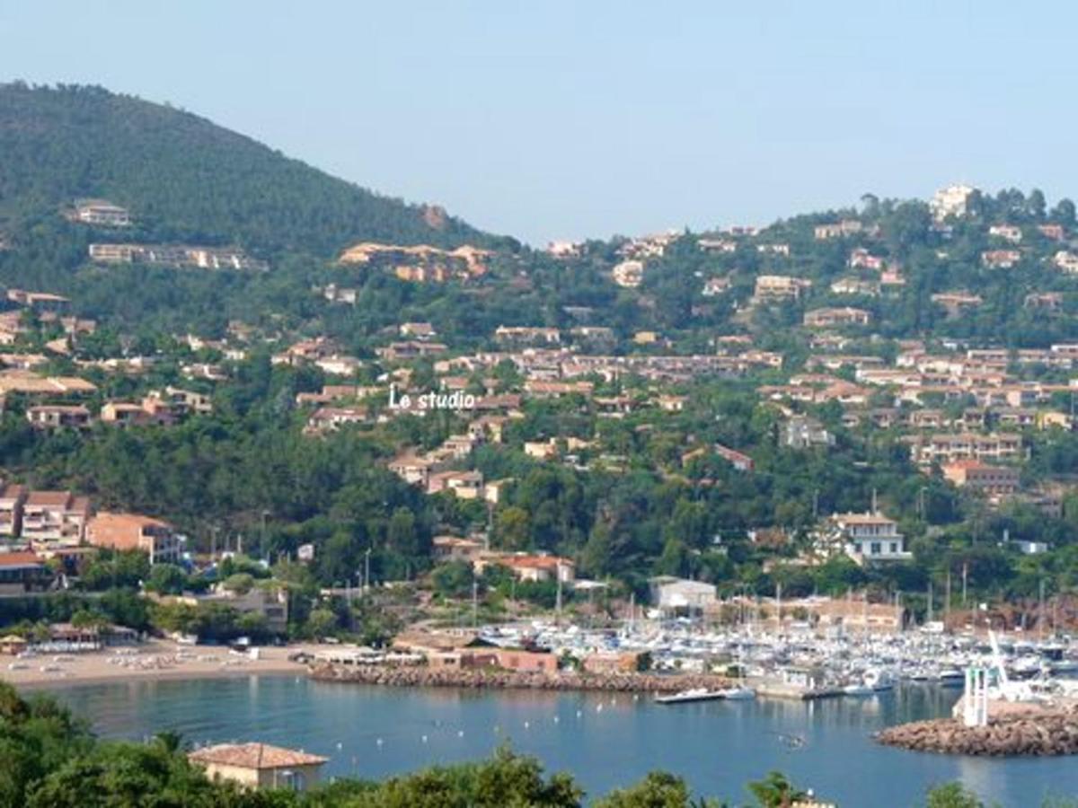 Studio A Theoule Sur Mer A 400 M De La Plage Avec Vue Sur La Mer Terrasse Amenagee Et Wifi Apartamento Exterior foto